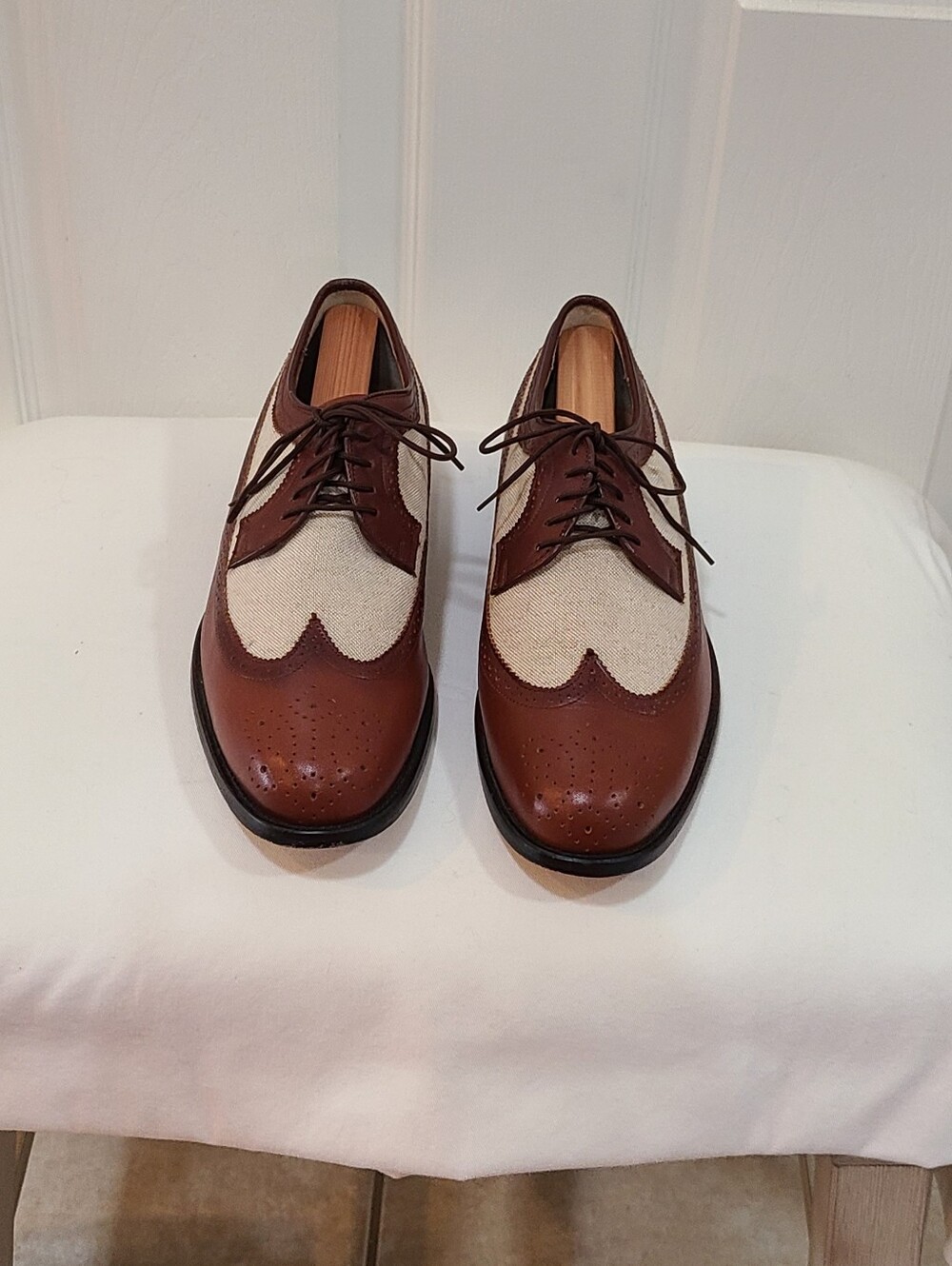 Leather Classics Men's Two-Tone Brown and Cream Wingtip Oxfords Vintage - Picture 4 of 16
